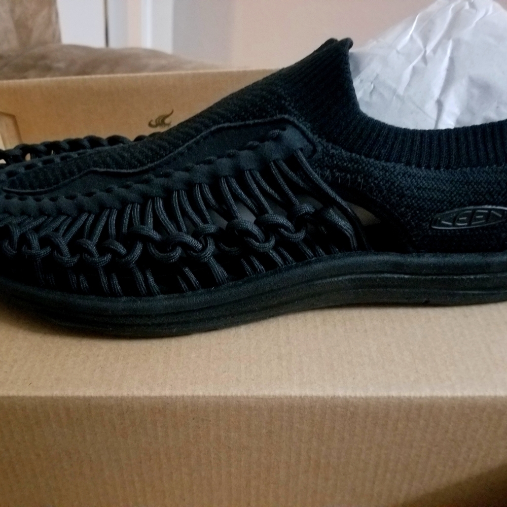 BRAND NEW KEEN uneek